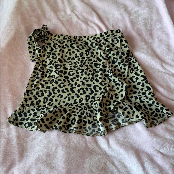 Leopard Print Ruffled Skirt - Picture 3 of 4